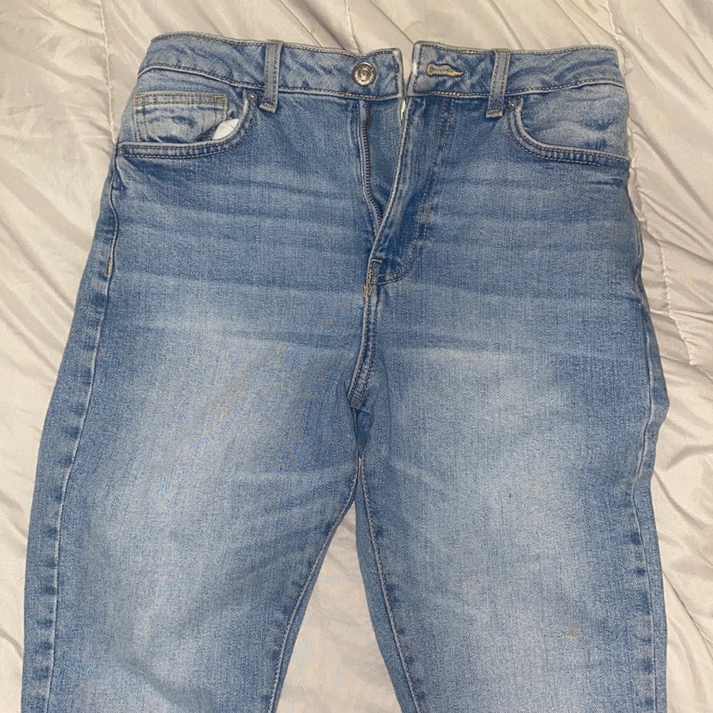 Mid Rise Cropped Light Jeans